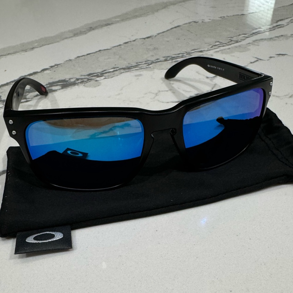 Oakley Holbrook